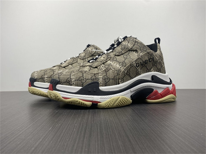 Gocci x BLCG The Hacker Project Triple S Beige  677192 ULZ10 9795