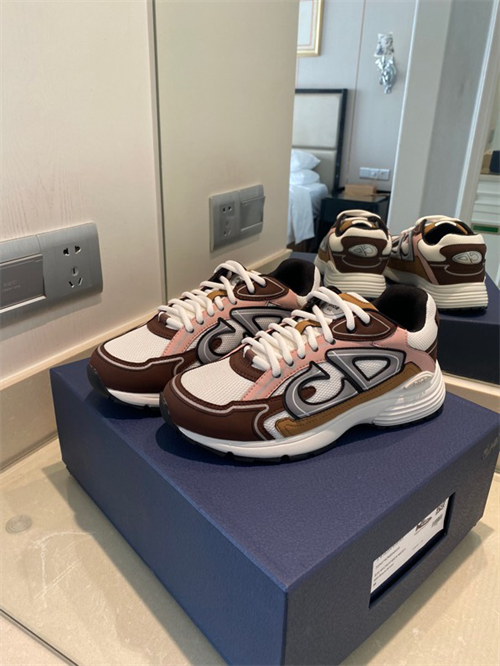 DR B30 Sneakers
