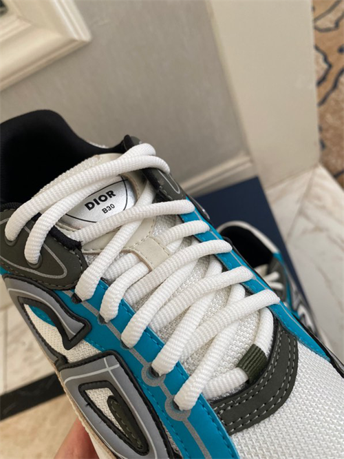 DR B30 Sneakers