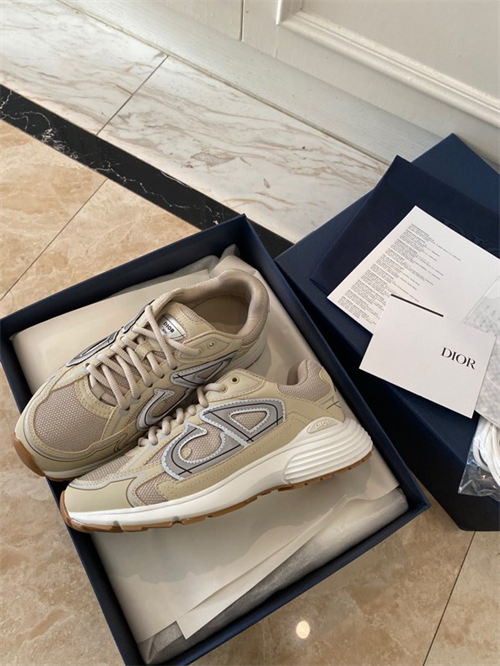 DR B30 Sneakers