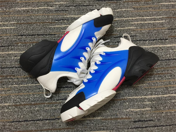 DR  Sneakers