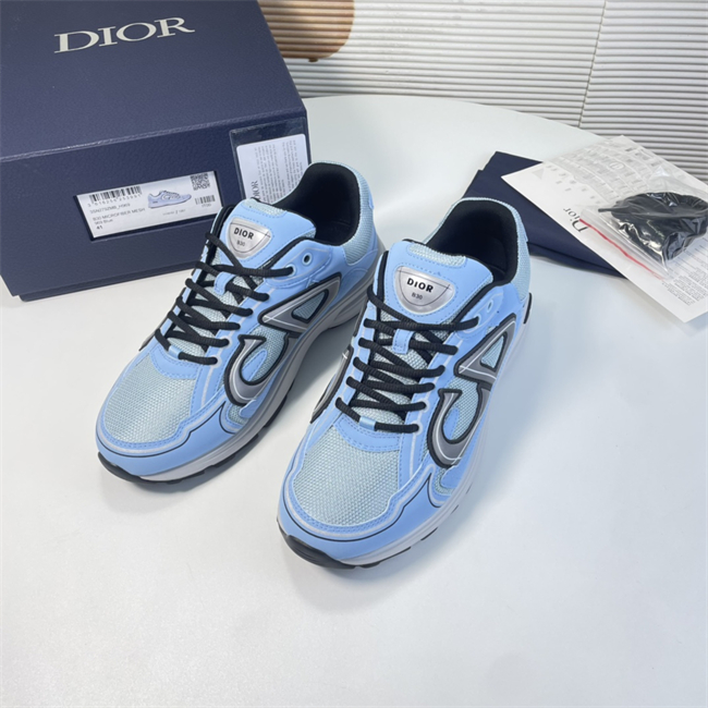 D1or B30 Sneaker
