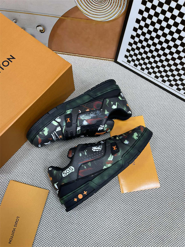 Lv Trainer Sneaker 92
