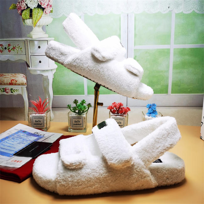DG slipper 16
